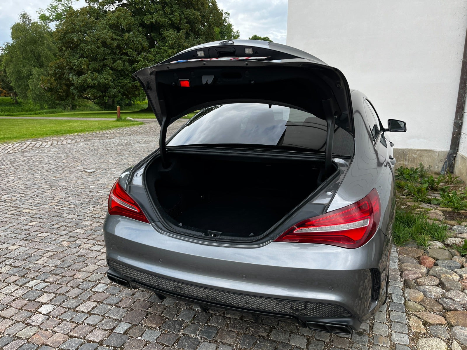 Grå Mercedes CLA200 d fra 2018