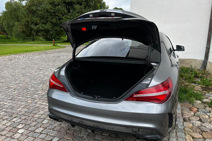 Grå Mercedes CLA200 d fra 2018