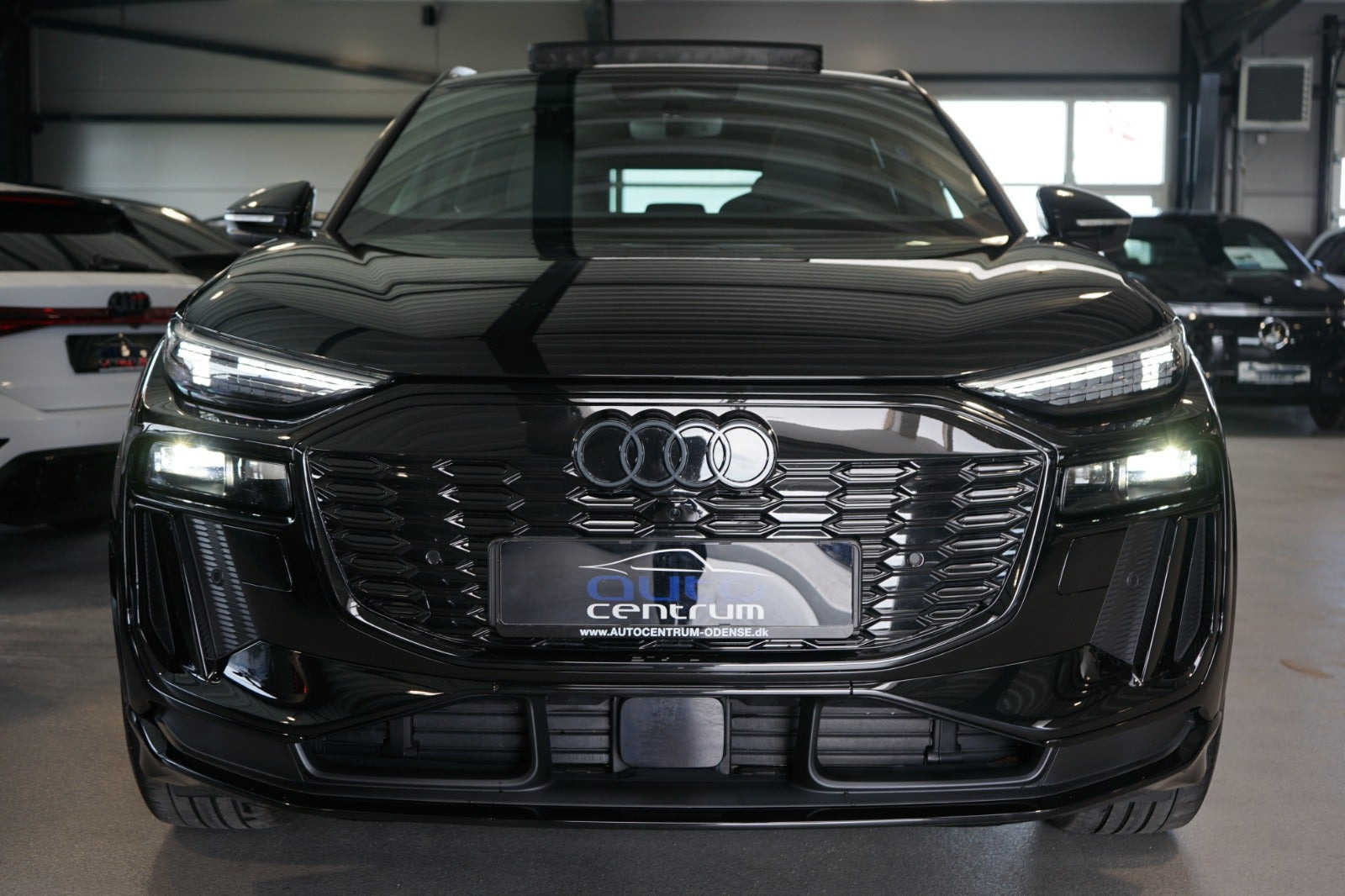Sort Audi Q6 e-tron fra 2025