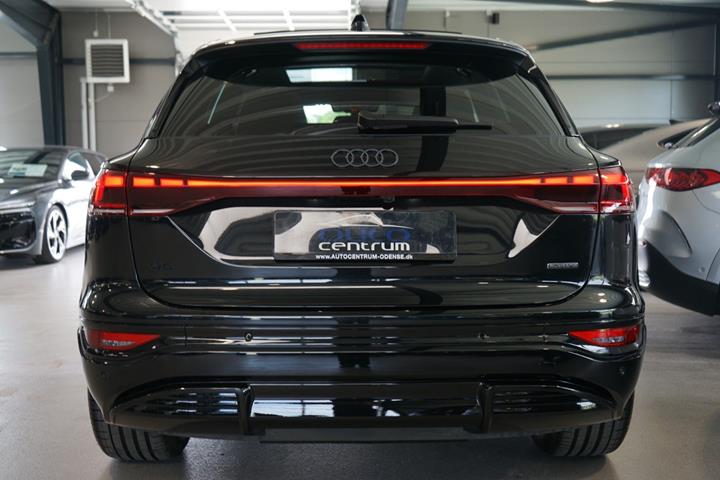 Sort Audi Q6 e-tron fra 2025