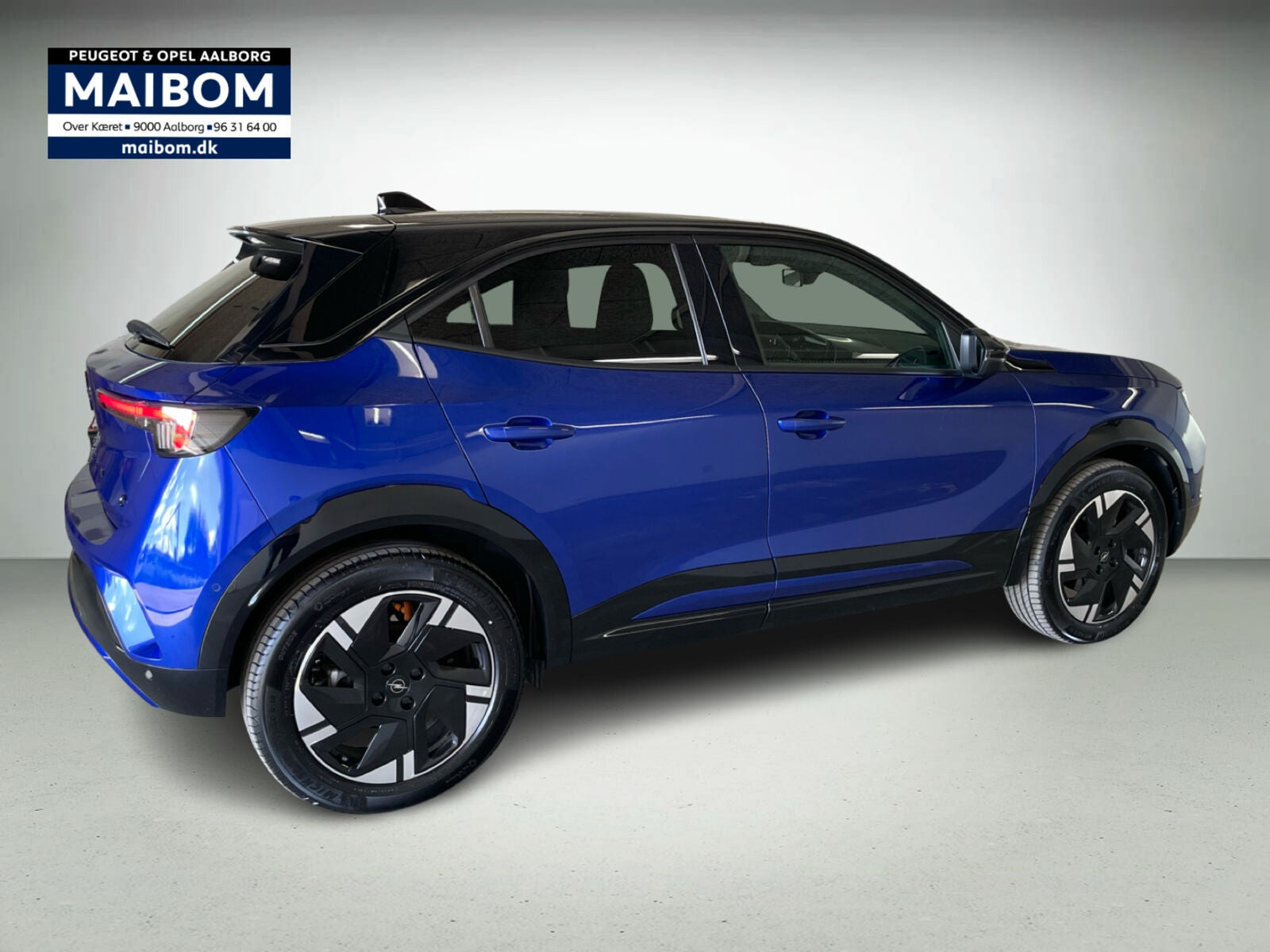 Blå Opel Mokka-e fra 2025