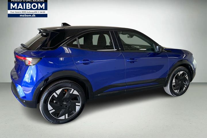Blå Opel Mokka-e fra 2025