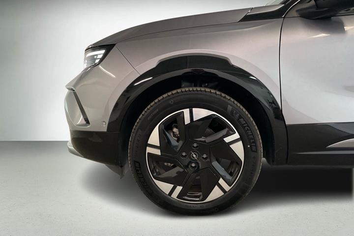 Grå Opel Mokka-e fra 2025