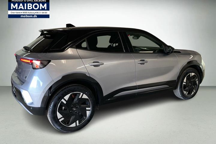 Grå Opel Mokka-e fra 2025