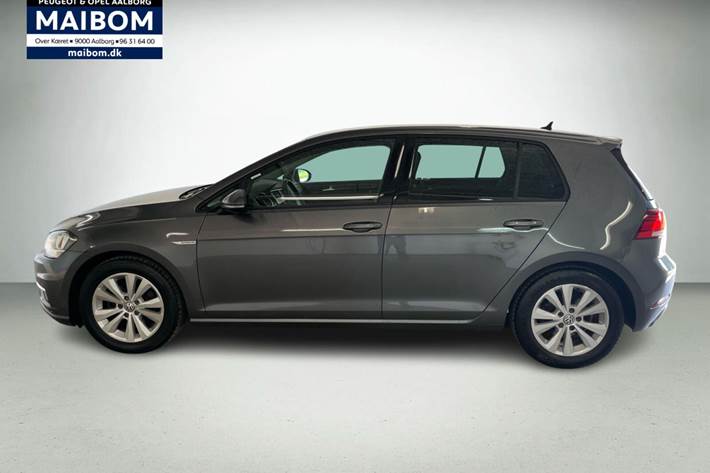 Grå VW Golf VII fra 2018