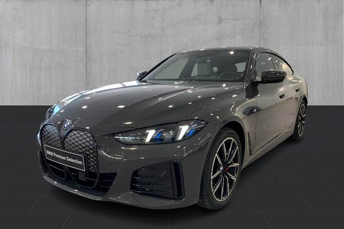 Grå BMW i4 fra 2025