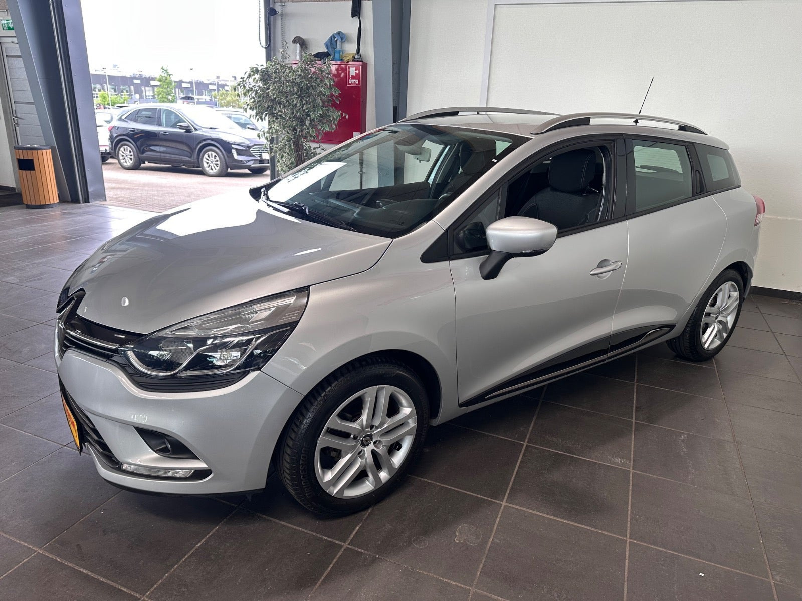 Sølv Renault Clio IV fra 2018