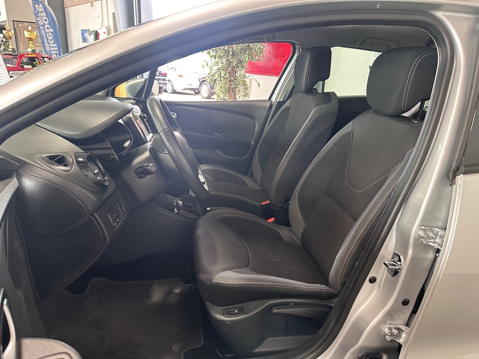 Sølv Renault Clio IV fra 2018
