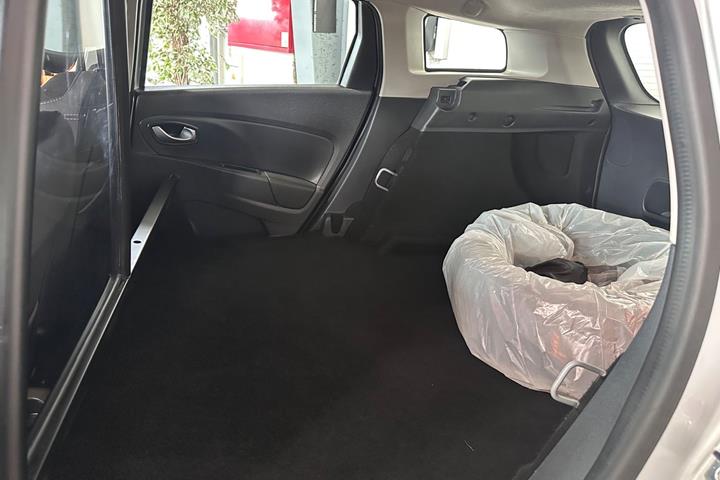 Sølv Renault Clio IV fra 2018
