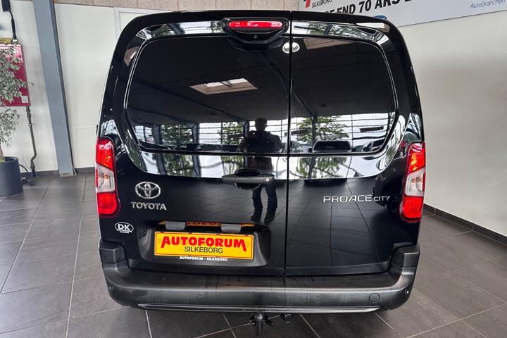 Sort Toyota ProAce City fra 2023