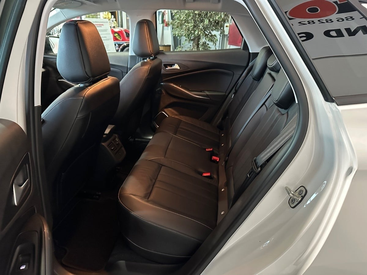 Hvid Opel Grandland X fra 2021