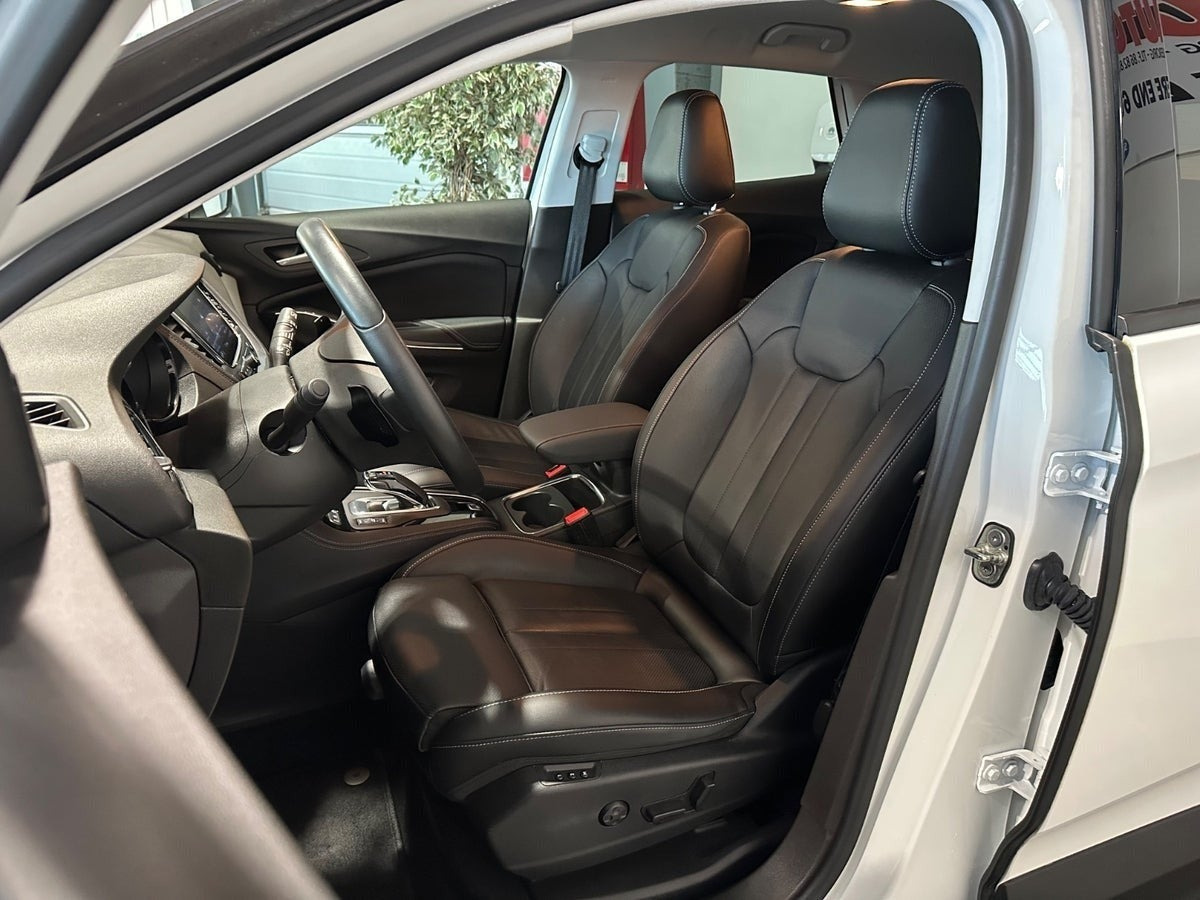 Hvid Opel Grandland X fra 2021