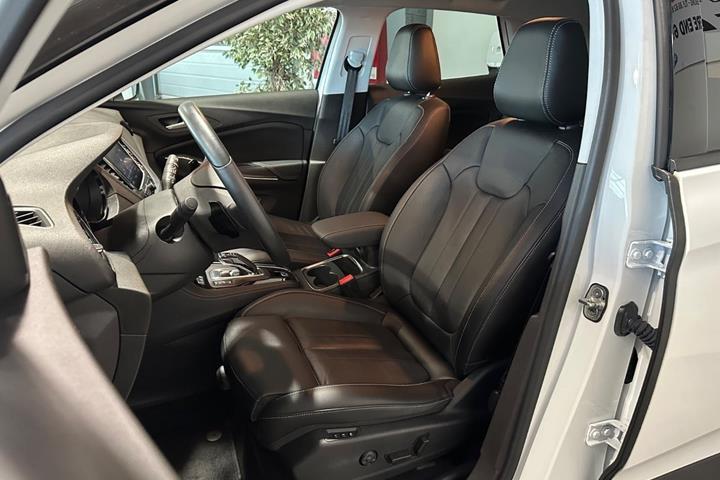 Hvid Opel Grandland X fra 2021