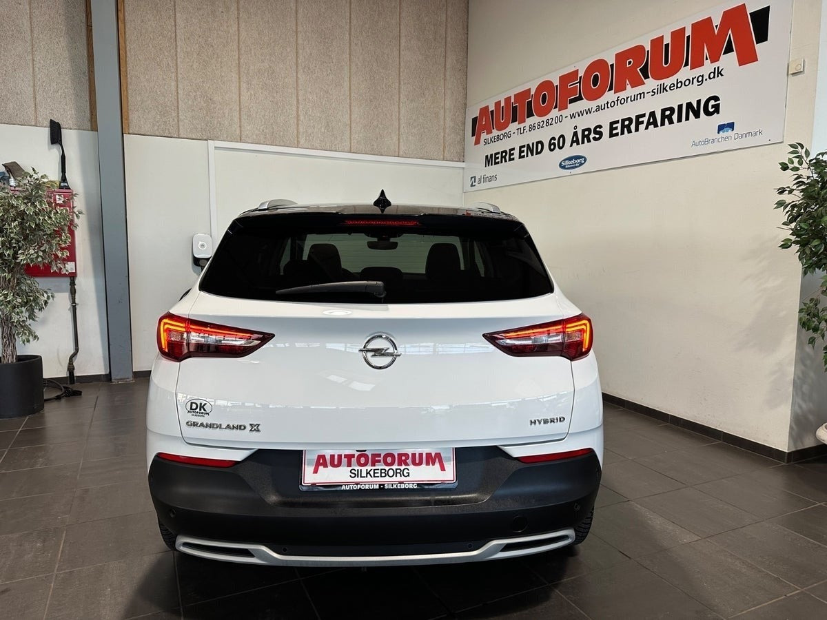 Hvid Opel Grandland X fra 2021