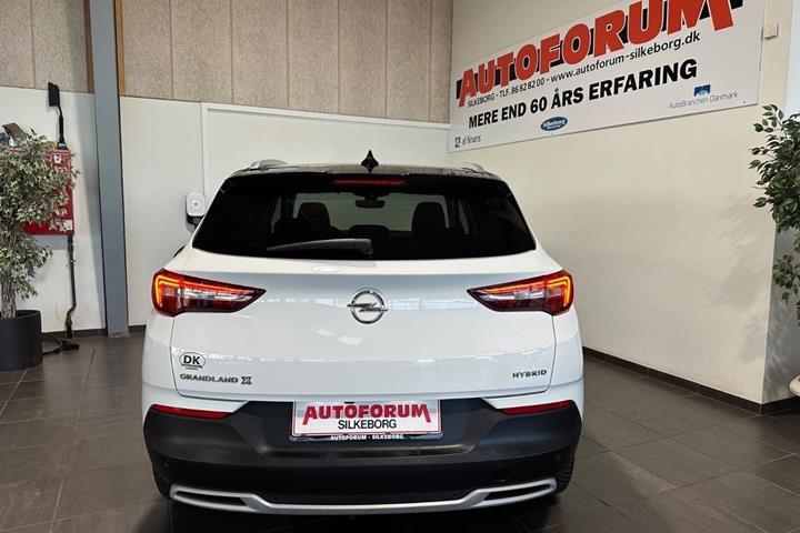Hvid Opel Grandland X fra 2021
