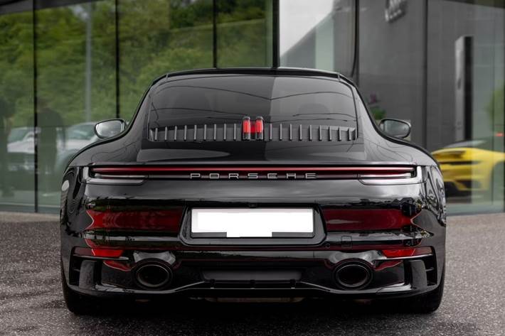 Sort Porsche 911 Carrera T fra 2023