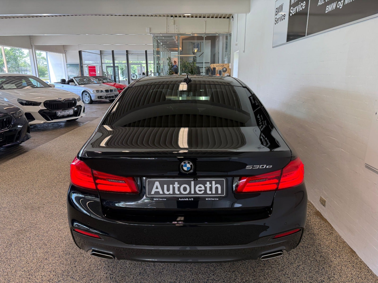 Blå BMW 530e fra 2020