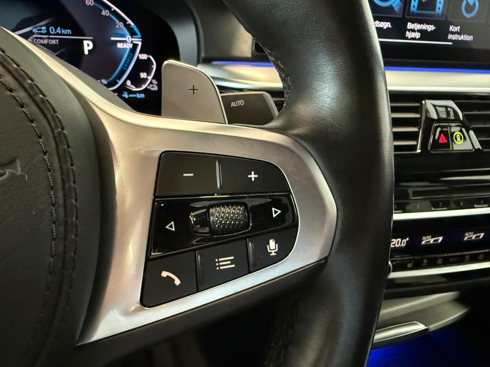 Blå BMW 530e fra 2020