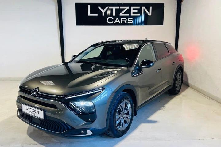 Grøn Citroën C5 X fra 2022 set udefra