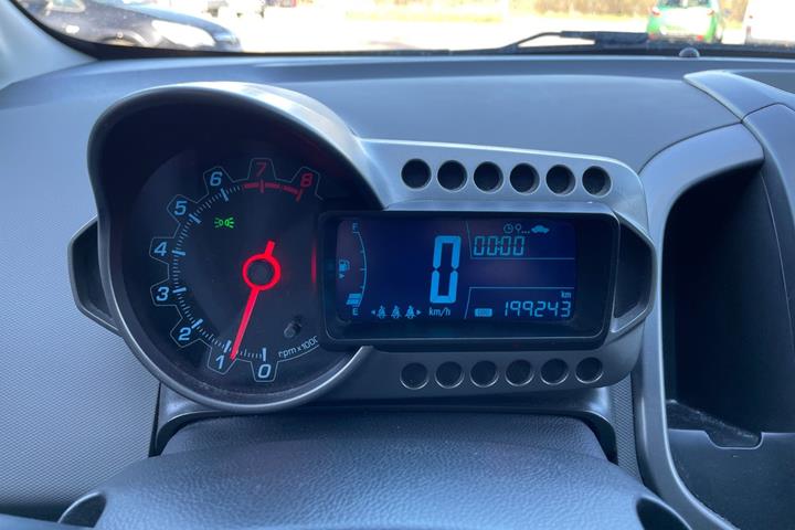 Sort Chevrolet Aveo fra 2013