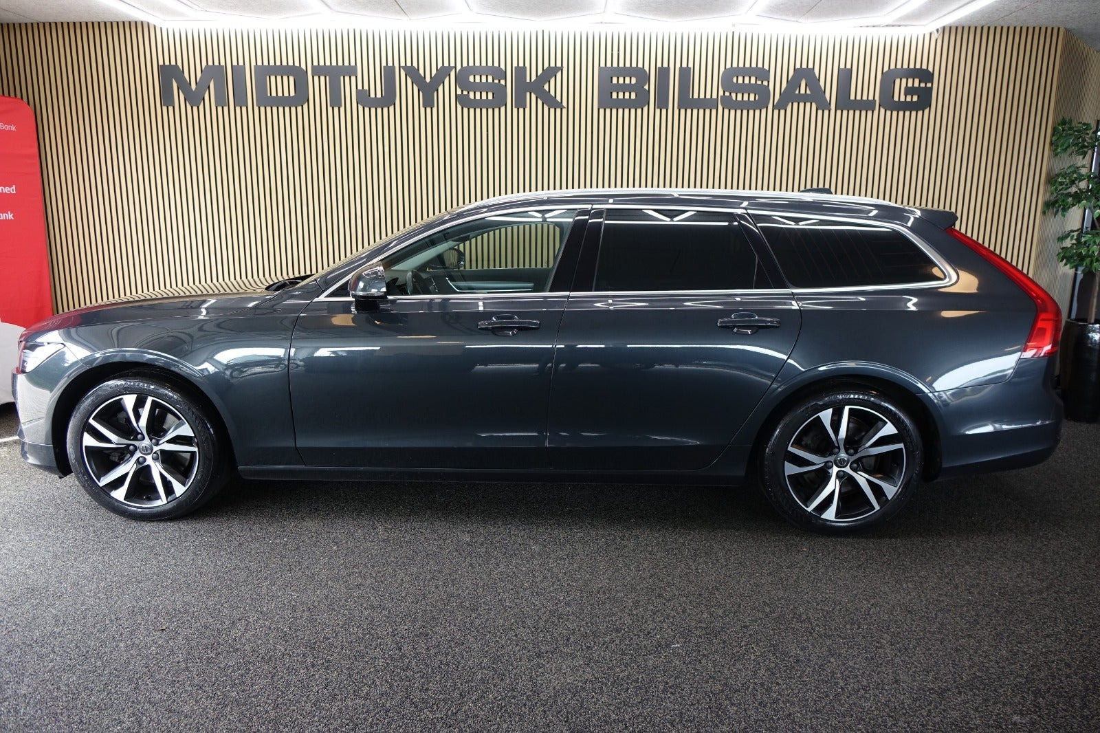 Grå Volvo V90 fra 2018
