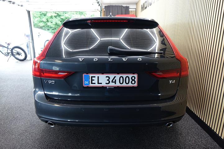 Grå Volvo V90 fra 2018