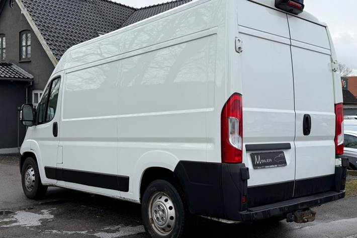 Hvid Peugeot Boxer 335 fra 2019