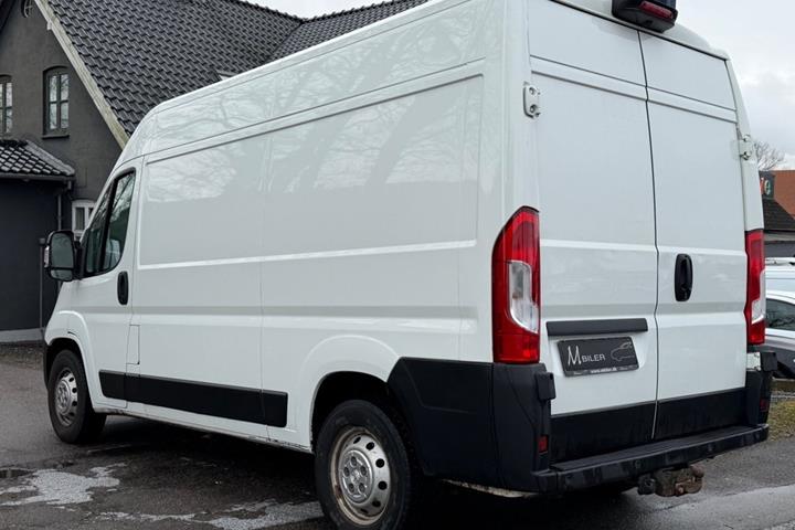 Hvid Peugeot Boxer 335 fra 2019