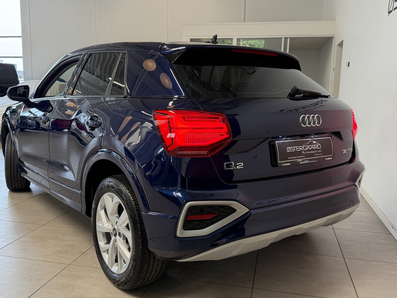 Blå Audi Q2 fra 2023