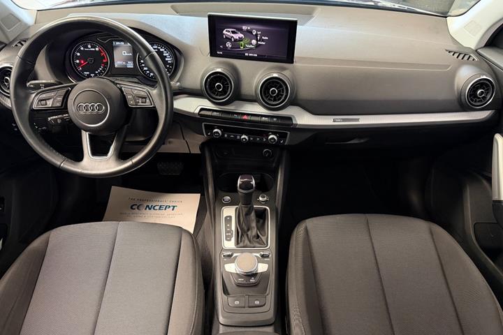 Blå Audi Q2 fra 2023