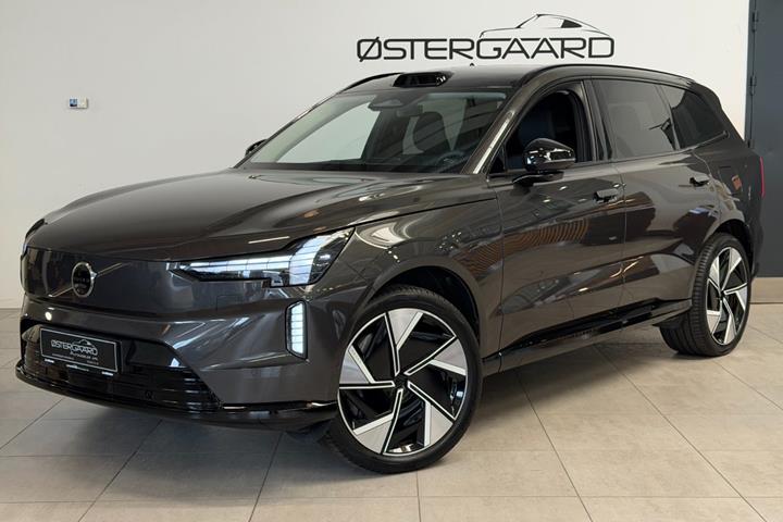 Grå Volvo EX90 fra 2025 set udefra