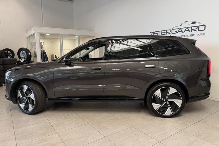 Grå Volvo EX90 fra 2025