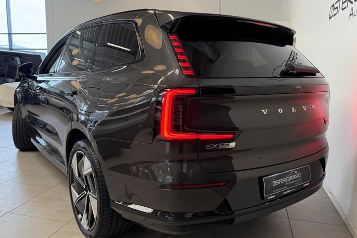 Grå Volvo EX90 fra 2025