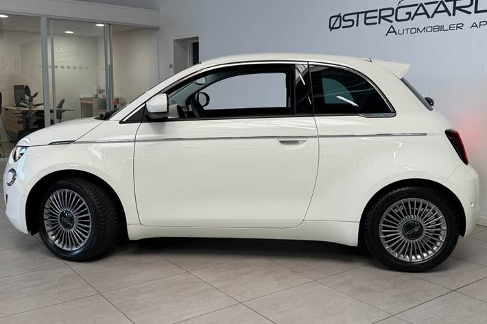Hvid Fiat 500e fra 2023