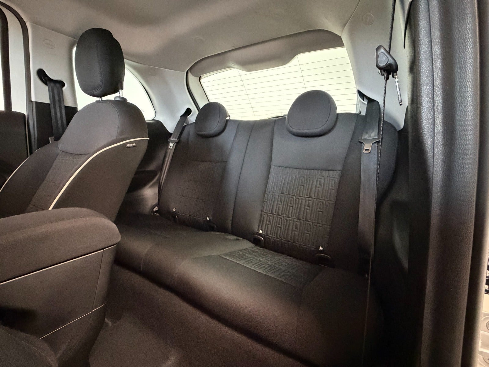 Hvid Fiat 500e fra 2023