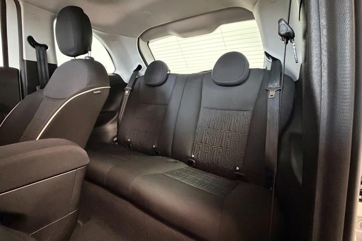 Hvid Fiat 500e fra 2023