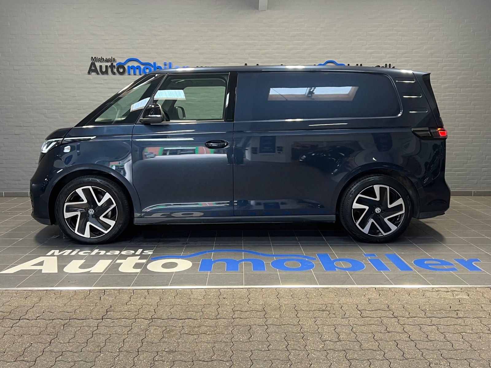Blå VW ID.Buzz fra 2024