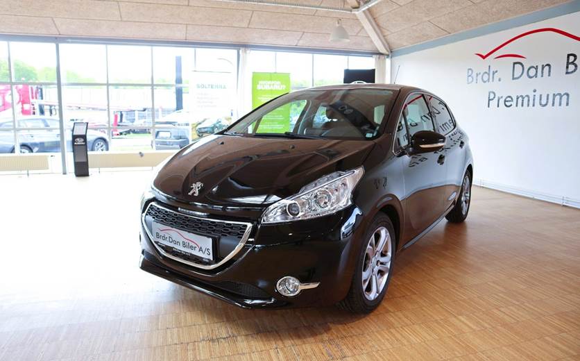 Peugeot 208 1,2 VTi Allure Sky