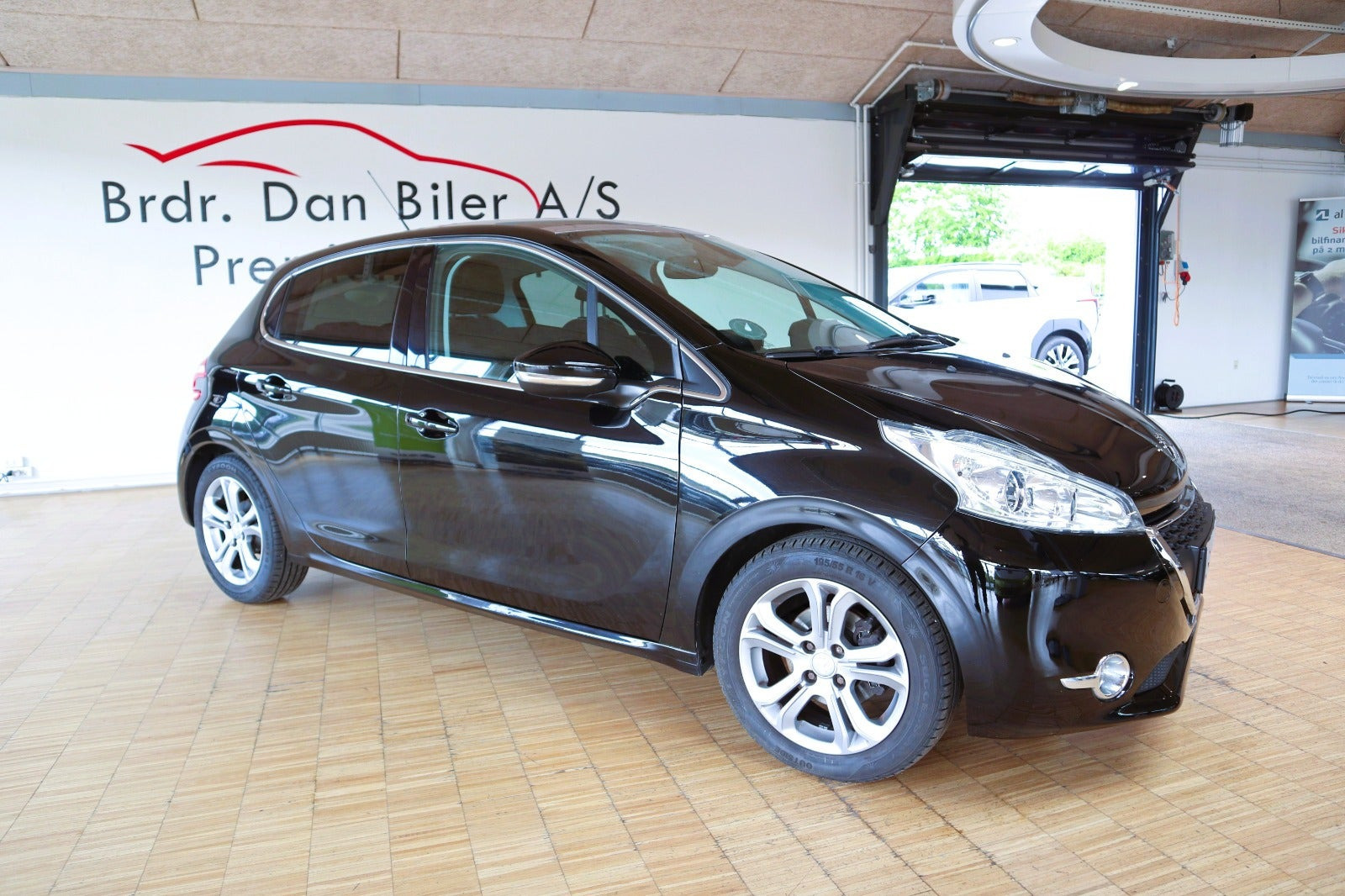 Sort Peugeot 208 fra 2015