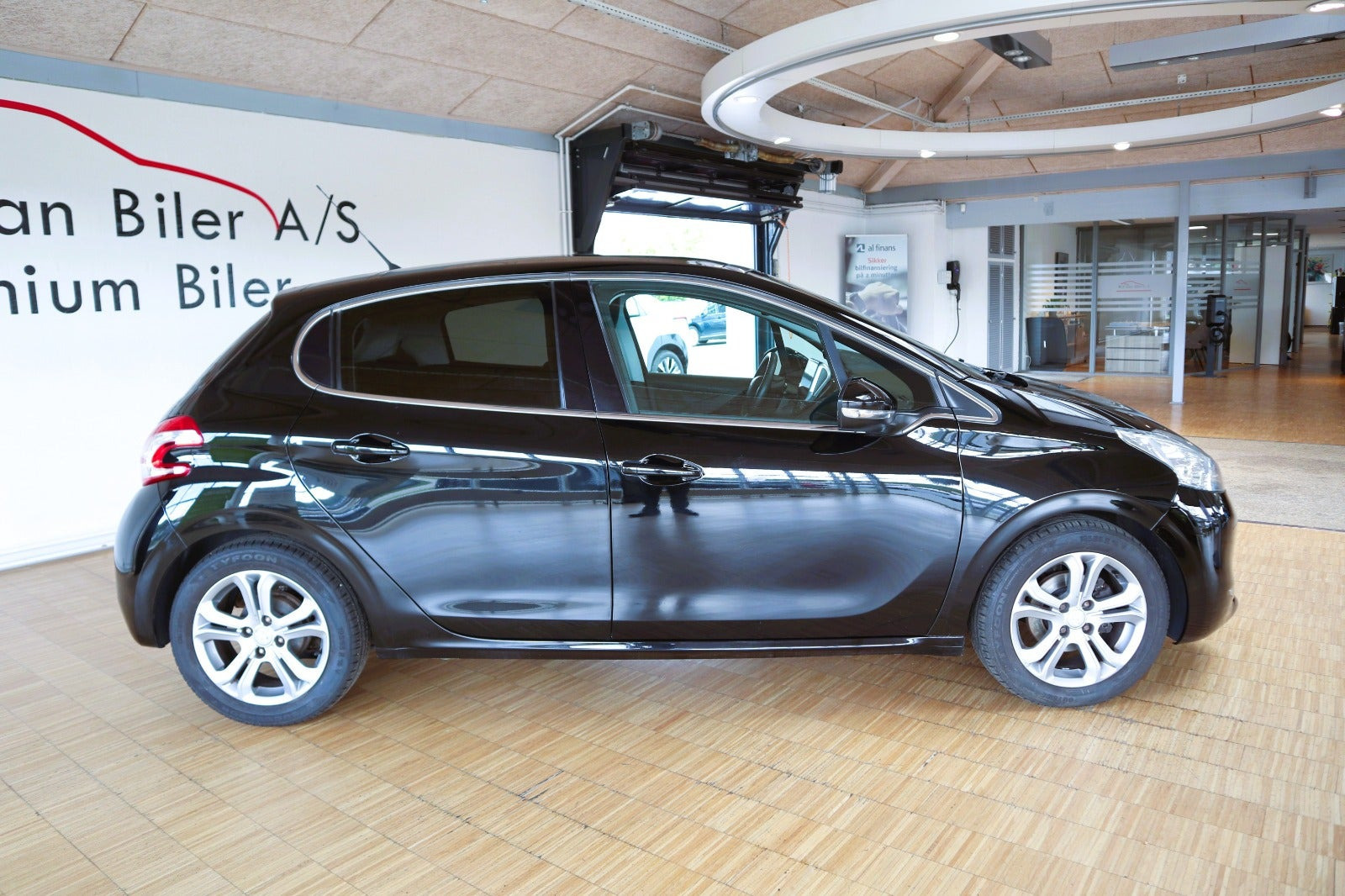 Sort Peugeot 208 fra 2015