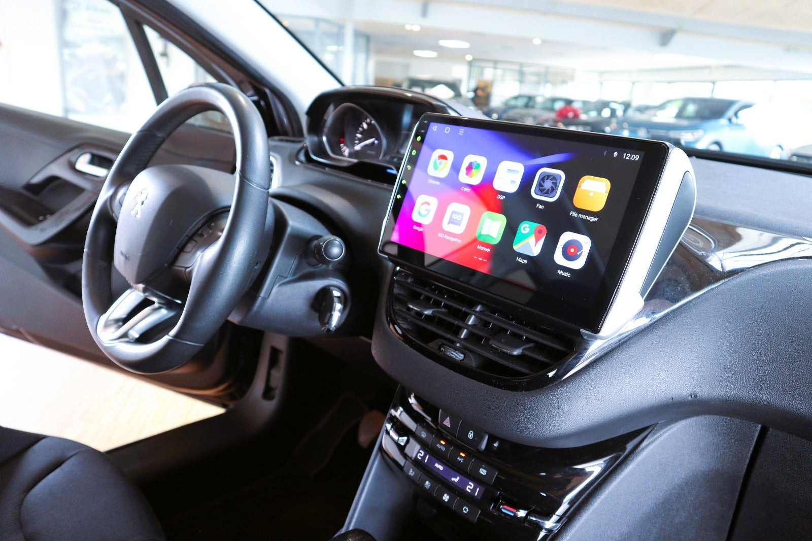 Sort Peugeot 208 fra 2015