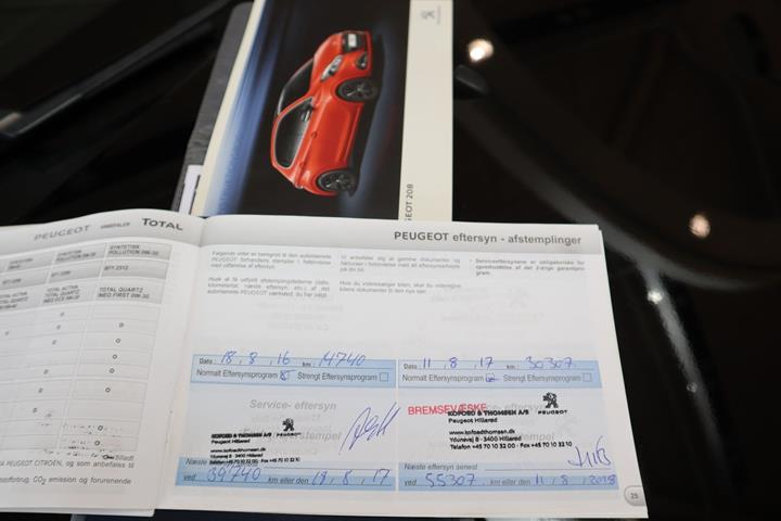 Sort Peugeot 208 fra 2015