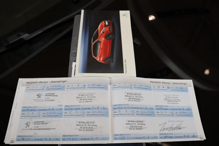 Sort Peugeot 208 fra 2015