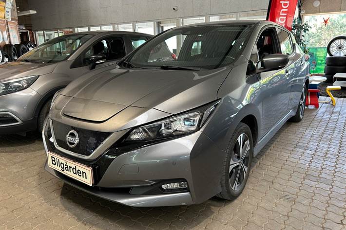 Grå Nissan Leaf fra 2021