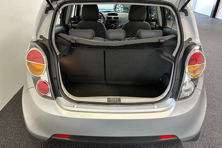 Sølv Chevrolet Spark fra 2012