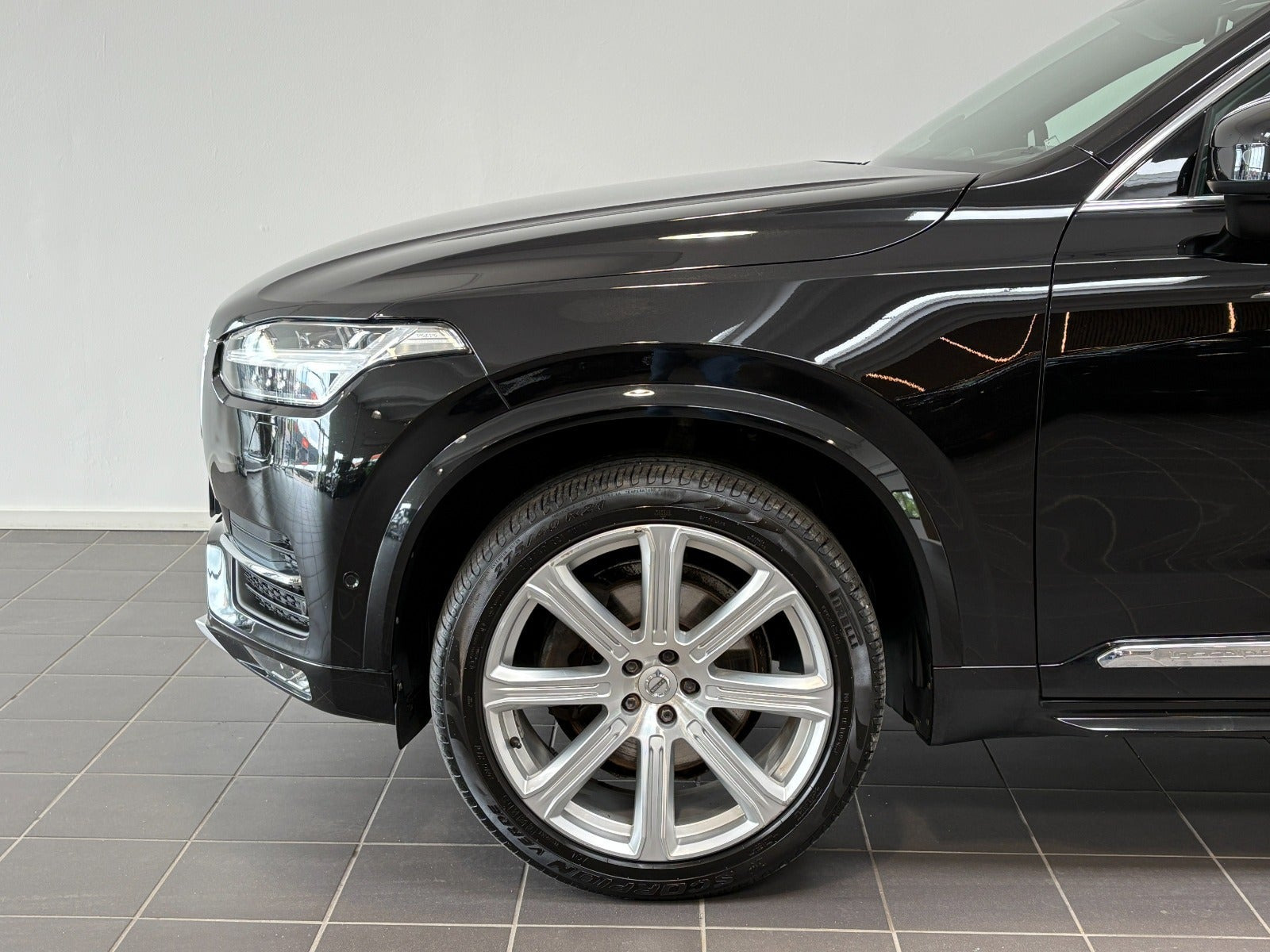 Sort Volvo XC90 fra 2017