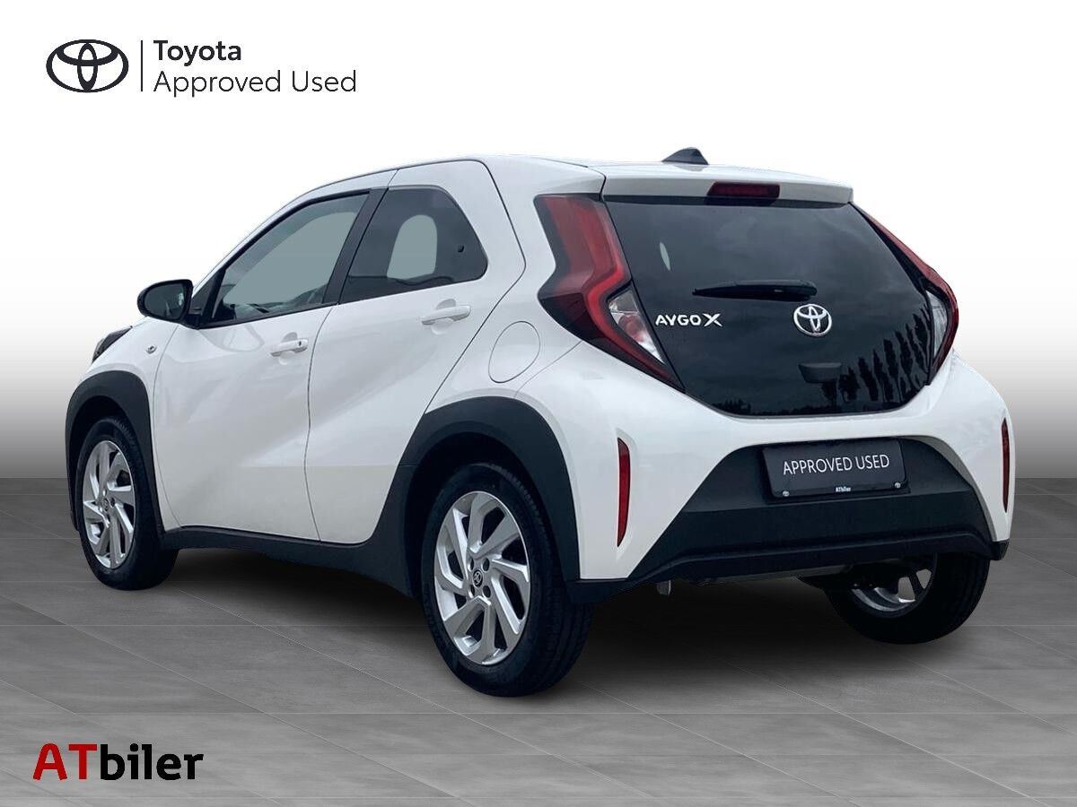 Hvid Toyota Aygo X fra 2025