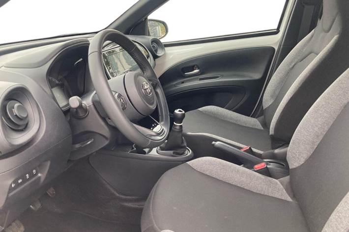 Hvid Toyota Aygo X fra 2025