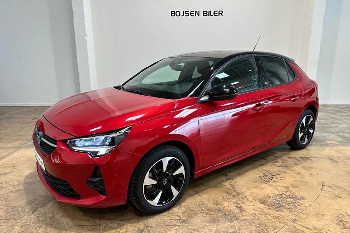 Rød Opel Corsa-e fra 2023 set udefra