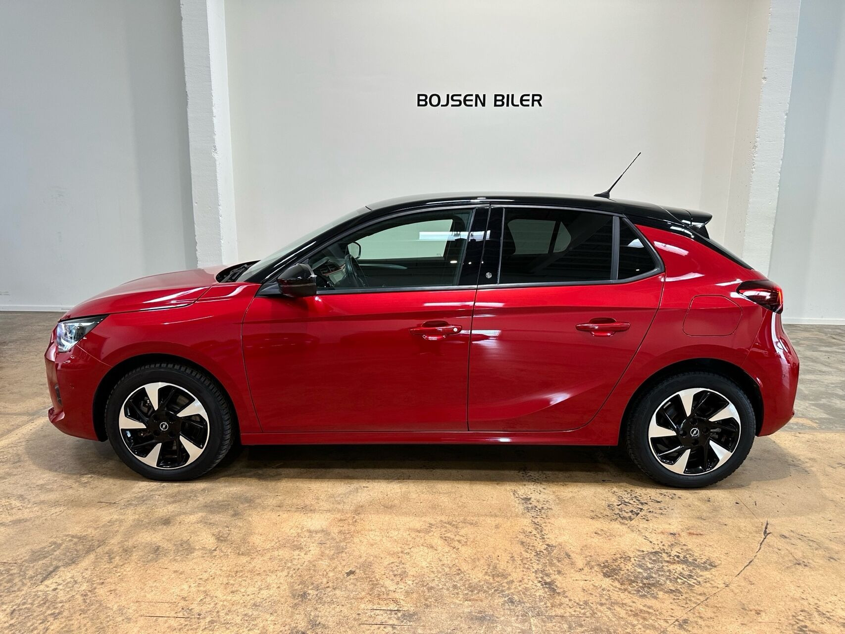 Rød Opel Corsa-e fra 2023